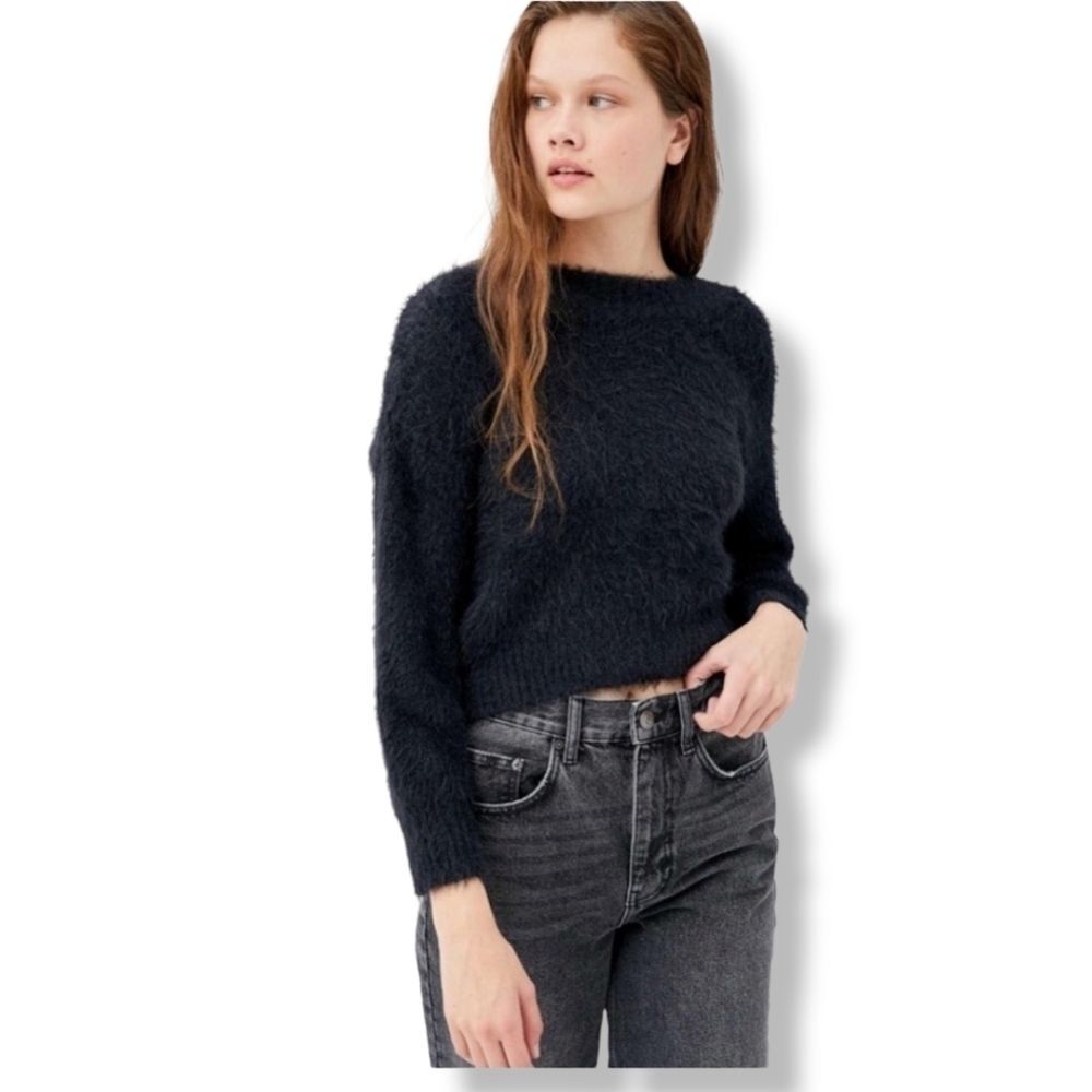 Urban Outfitters Nwt Black fuzzy sweater size medium